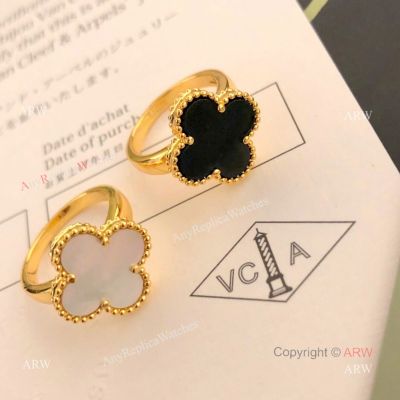 V C&A Magic Alhambra Yellow Gold and Onyx Ring